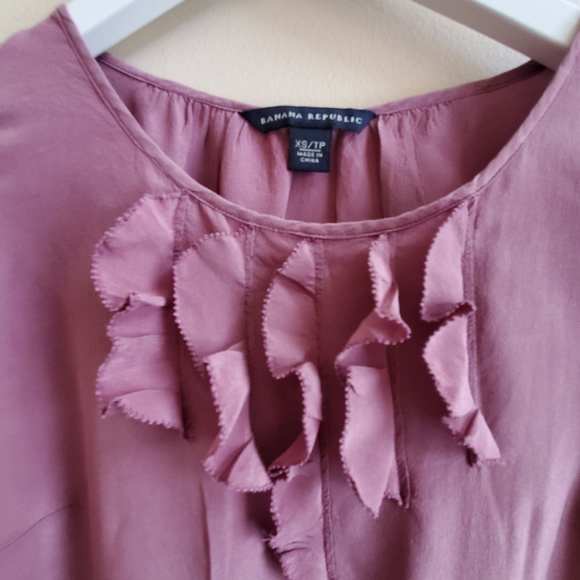 Banana Republic purple 100% Silk petal Sleeve Blouse Size XS with ruffle detail - Picture 4 of 6